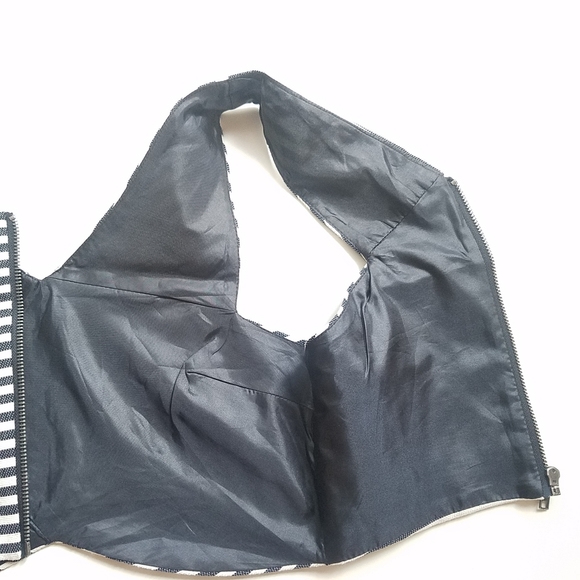 FOREVER 21 Sleeveless Striped V-neck crisscross Crop top Size Small - Picture 8 of 10